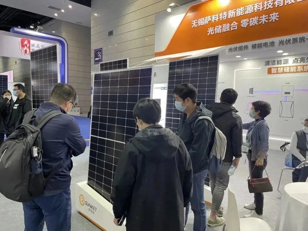 The staff is introducing the product to the solar panel